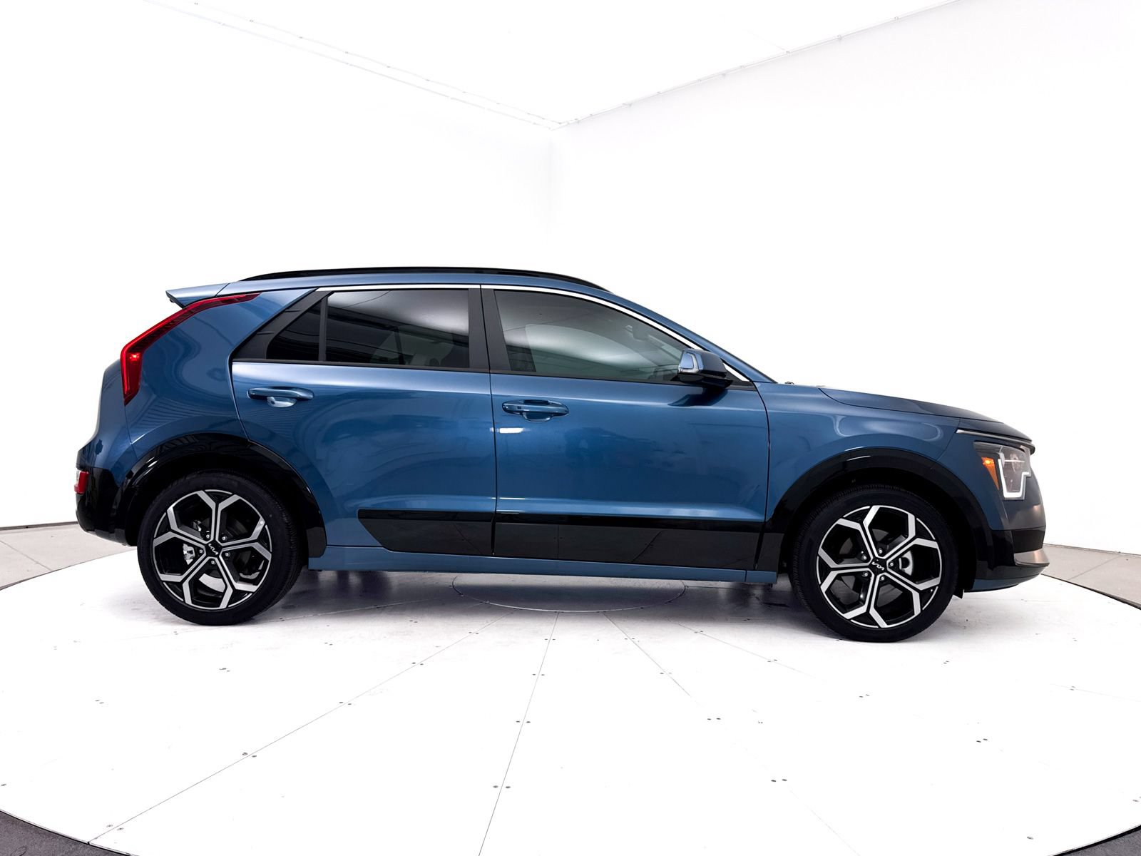 Certified 2025 Kia Niro EX Touring FWD image 41