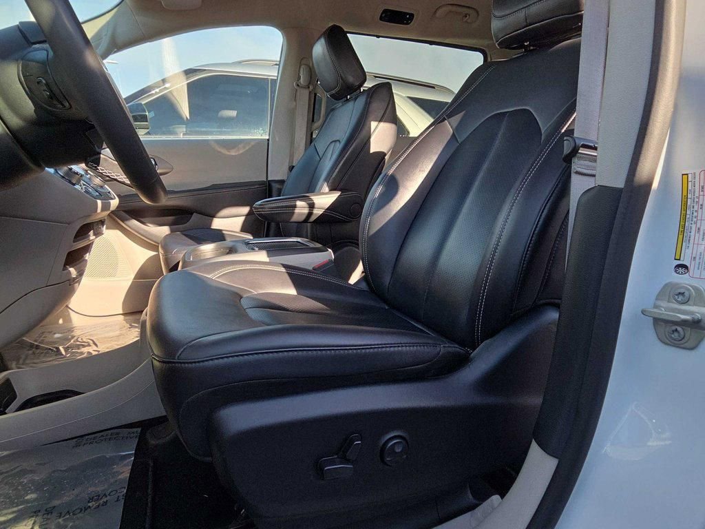 Used 2024 Chrysler Pacifica Touring-L FWD image 15