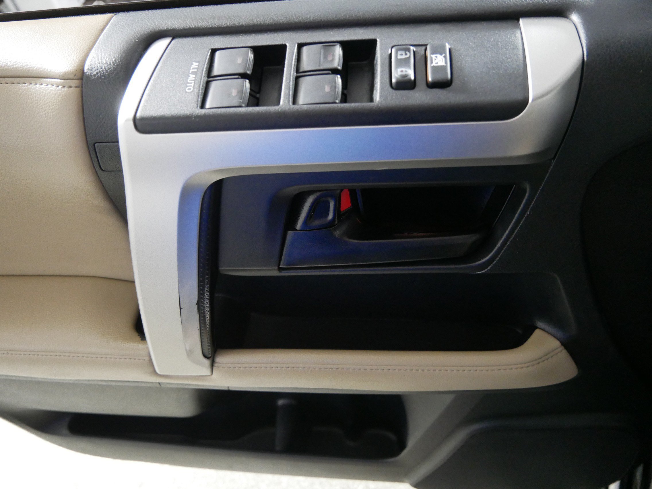 Used 2012 Toyota 4Runner Limited w/ Convenience Pkg AWD/4WD image 19