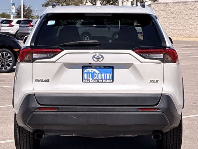 Used 2021 Toyota RAV4 XLE Premium image 5