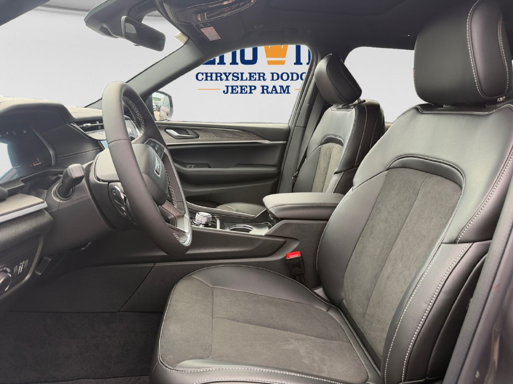 New 2026 Jeep Grand Cherokee Altitude AWD/4WD image 18