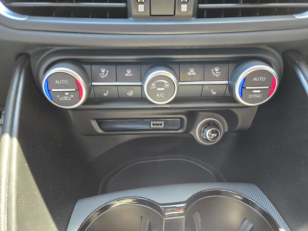 Used 2024 Alfa Romeo Giulia Ti w/ Active Assist Plus Package AWD/4WD image 27