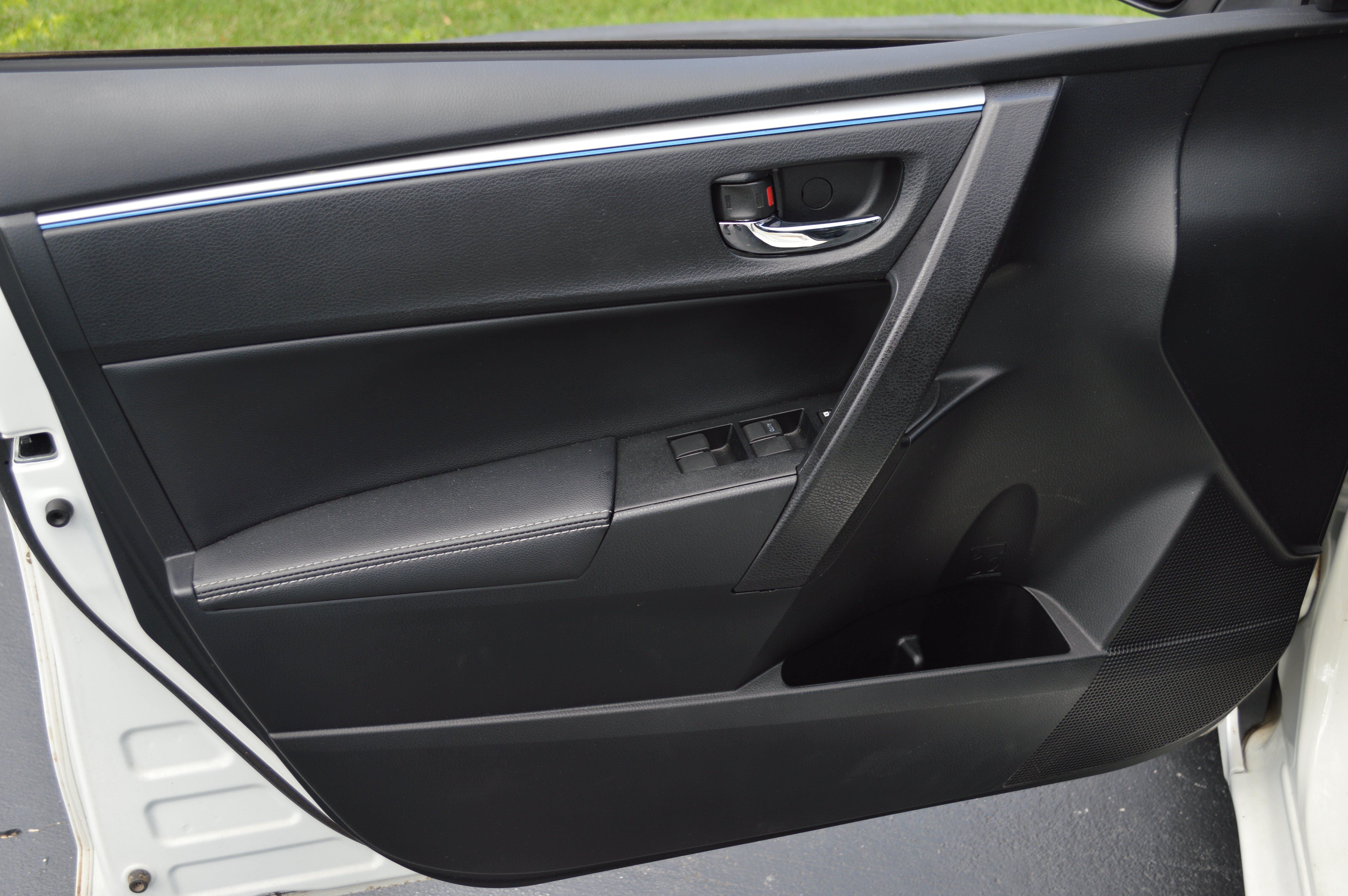 Used 2015 Toyota Corolla S FWD image 13
