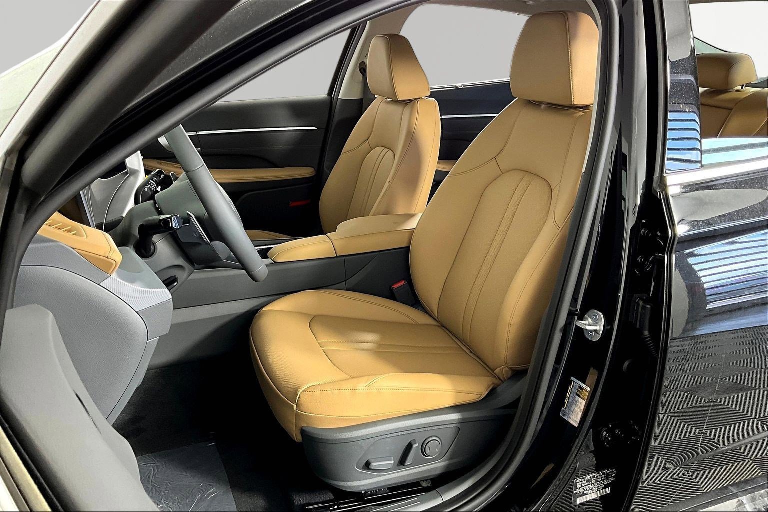 New 2026 Hyundai Sonata Limited FWD image 17