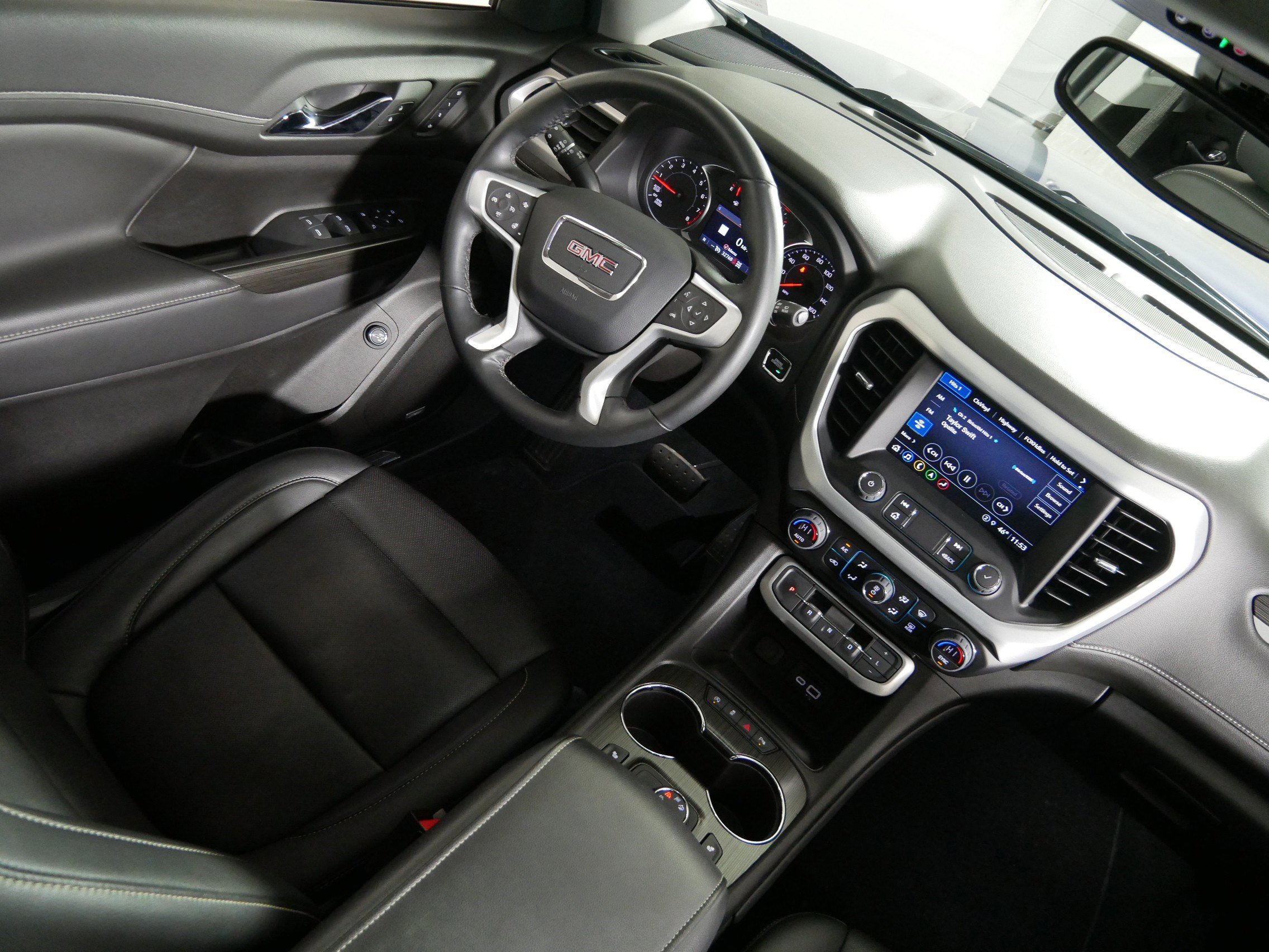 Used 2023 GMC Acadia SLT w/ Preferred Package image 9