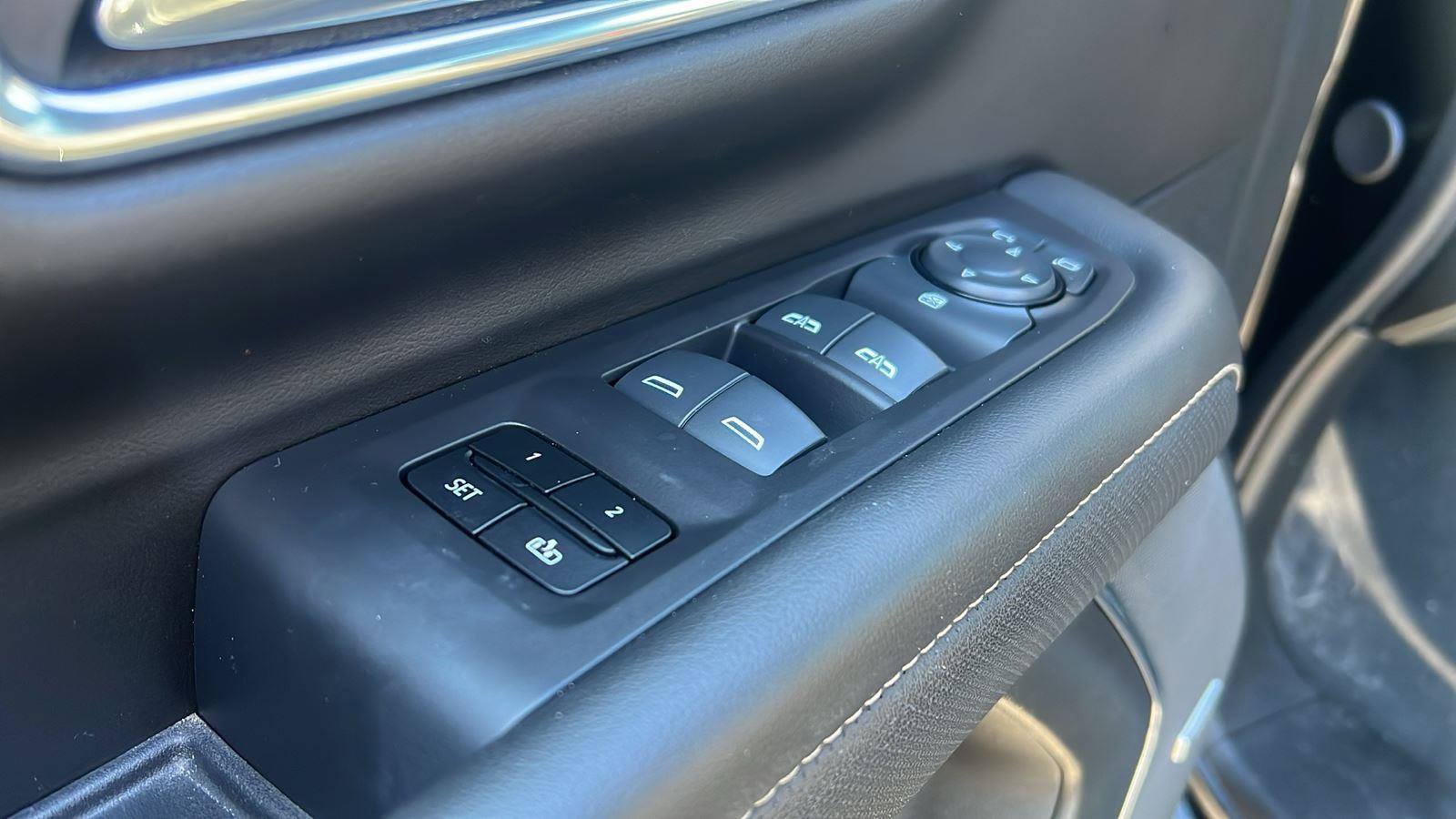 Used 2024 GMC Yukon SLT image 10