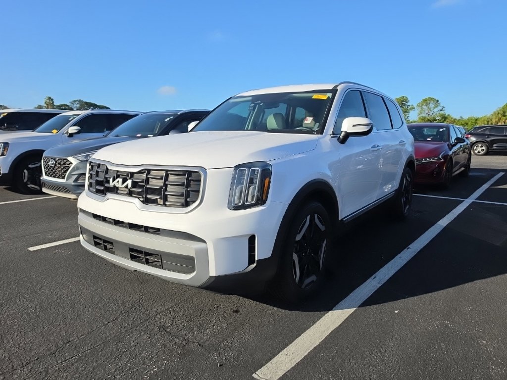 Certified 2024 Kia Telluride S FWD image 5