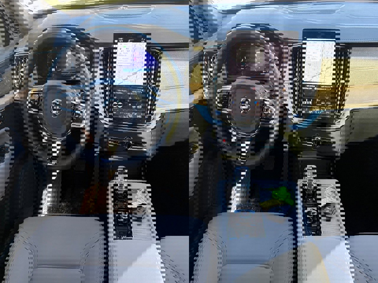 New 2025 Volvo XC90 T8 Plus w/ Protection Package Premier image 12