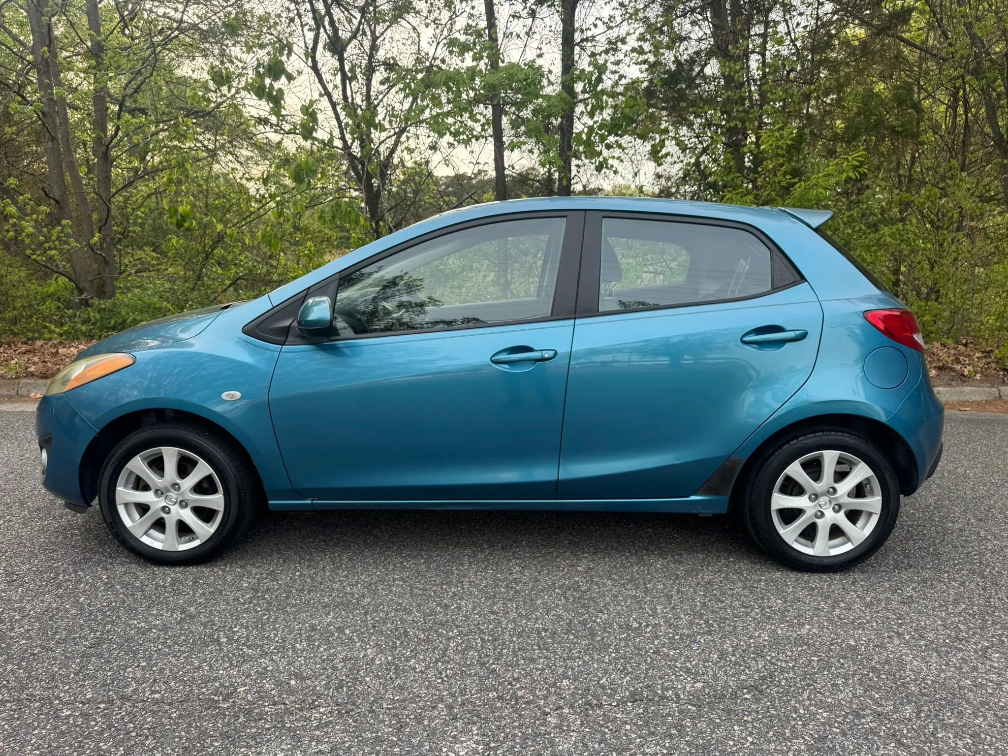 Used 2011 MAZDA MAZDA2 Touring FWD image 3