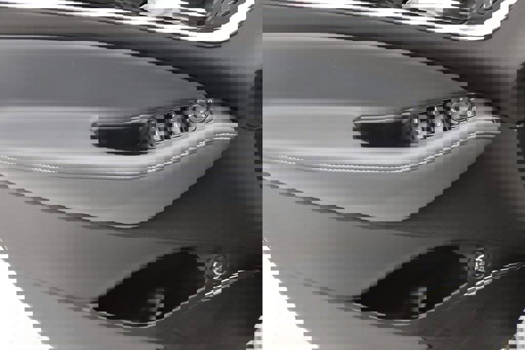 Used 2023 Buick Enclave Essence image 15