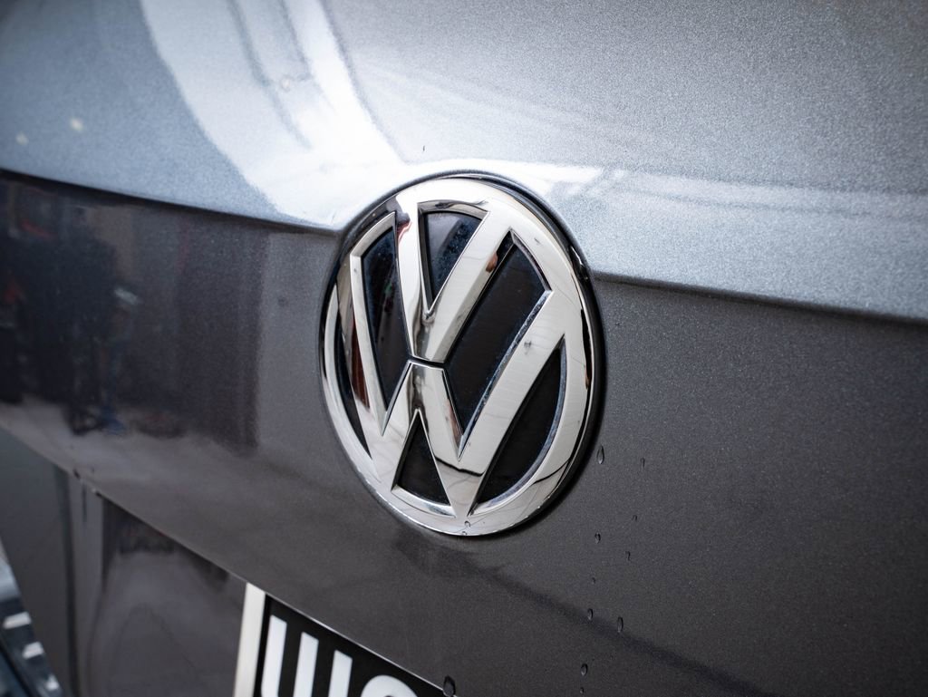 Used 2018 Volkswagen Tiguan SE AWD/4WD image 17