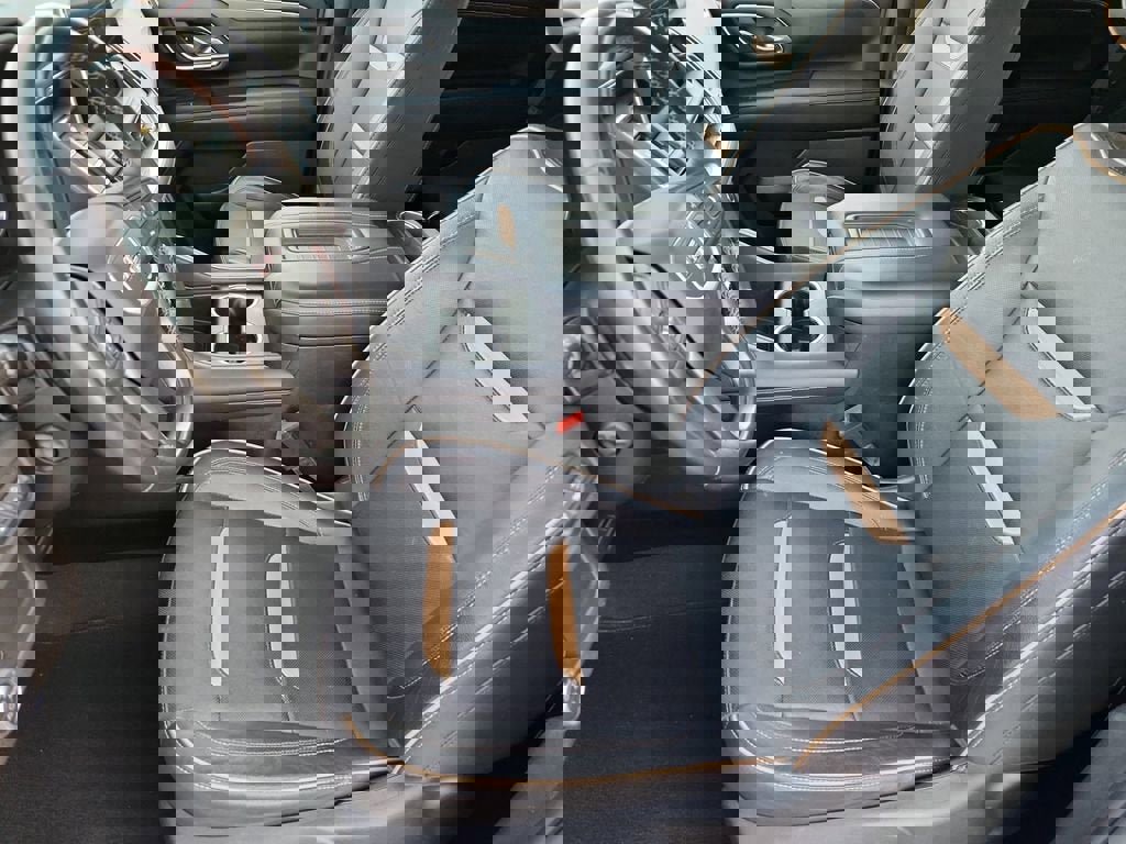 Used 2023 GMC Yukon AT4 w/ AT4 Premium Package image 9