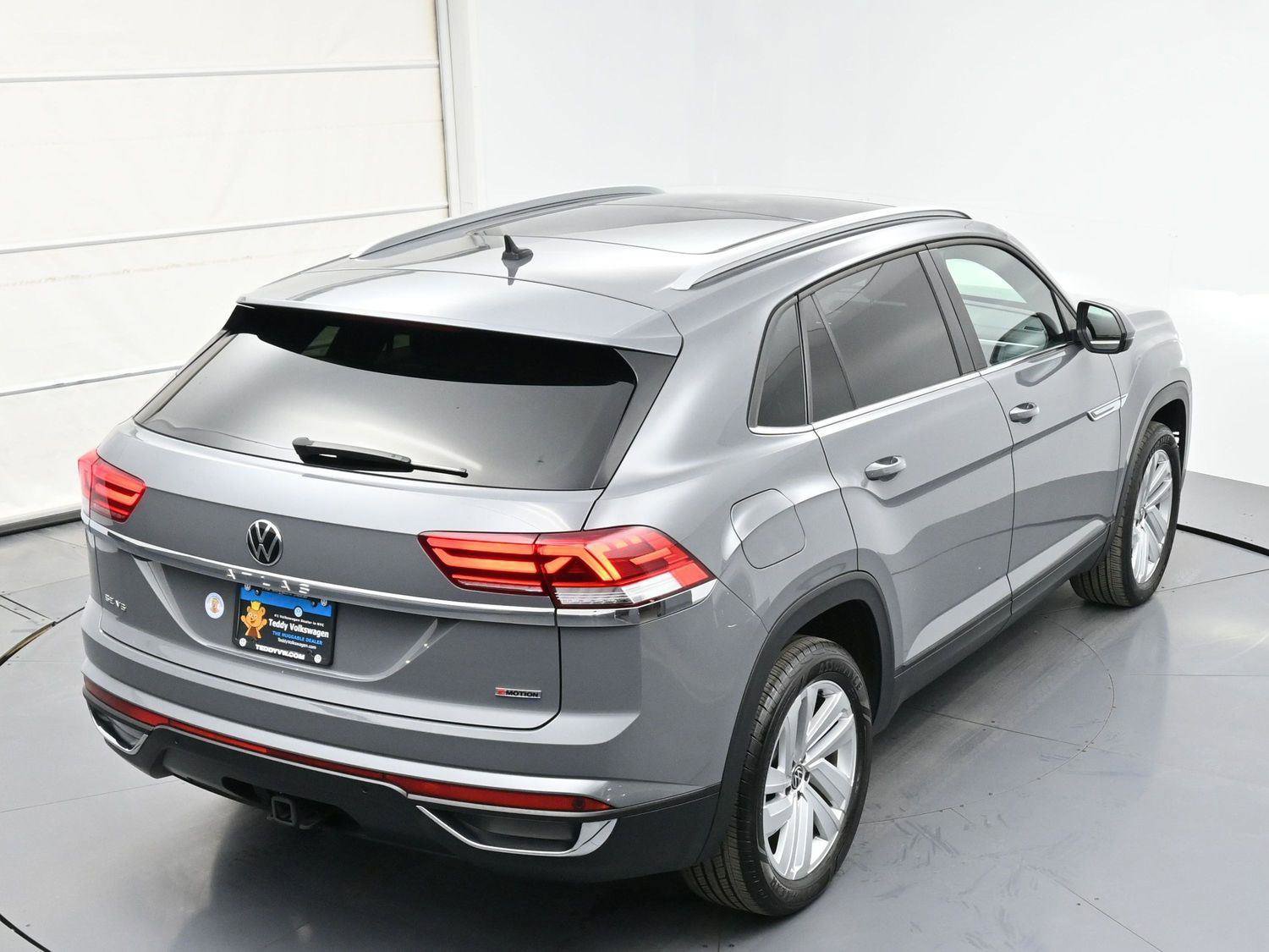 Certified 2022 Volkswagen Atlas Cross Sport SE image 36