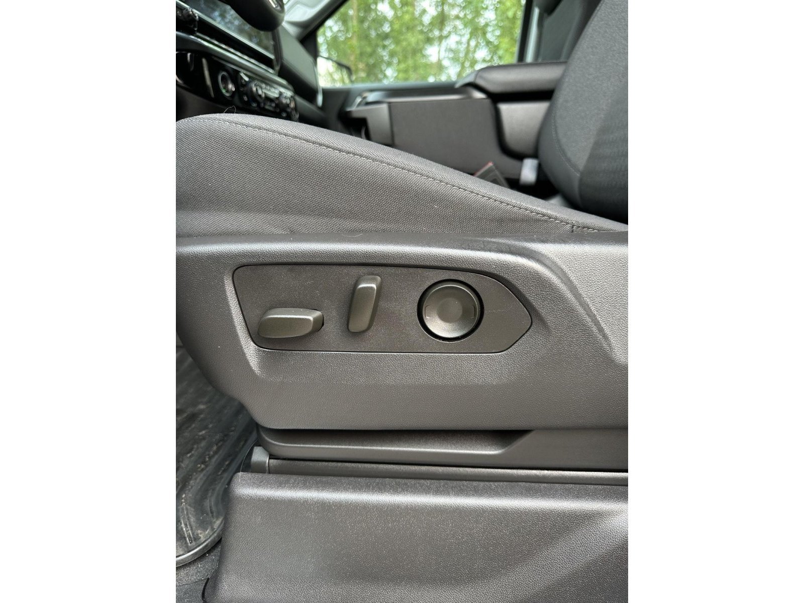 Used 2024 Chevrolet Silverado 1500 LT AWD/4WD image 23