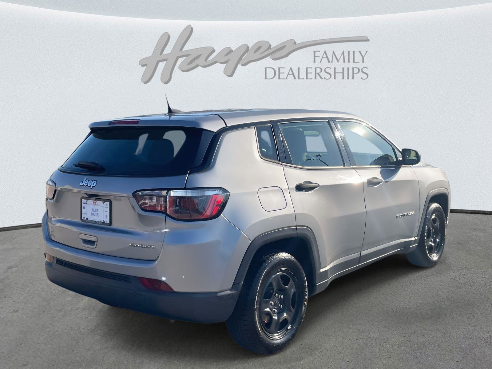 Used 2019 Jeep Compass Sport image 3