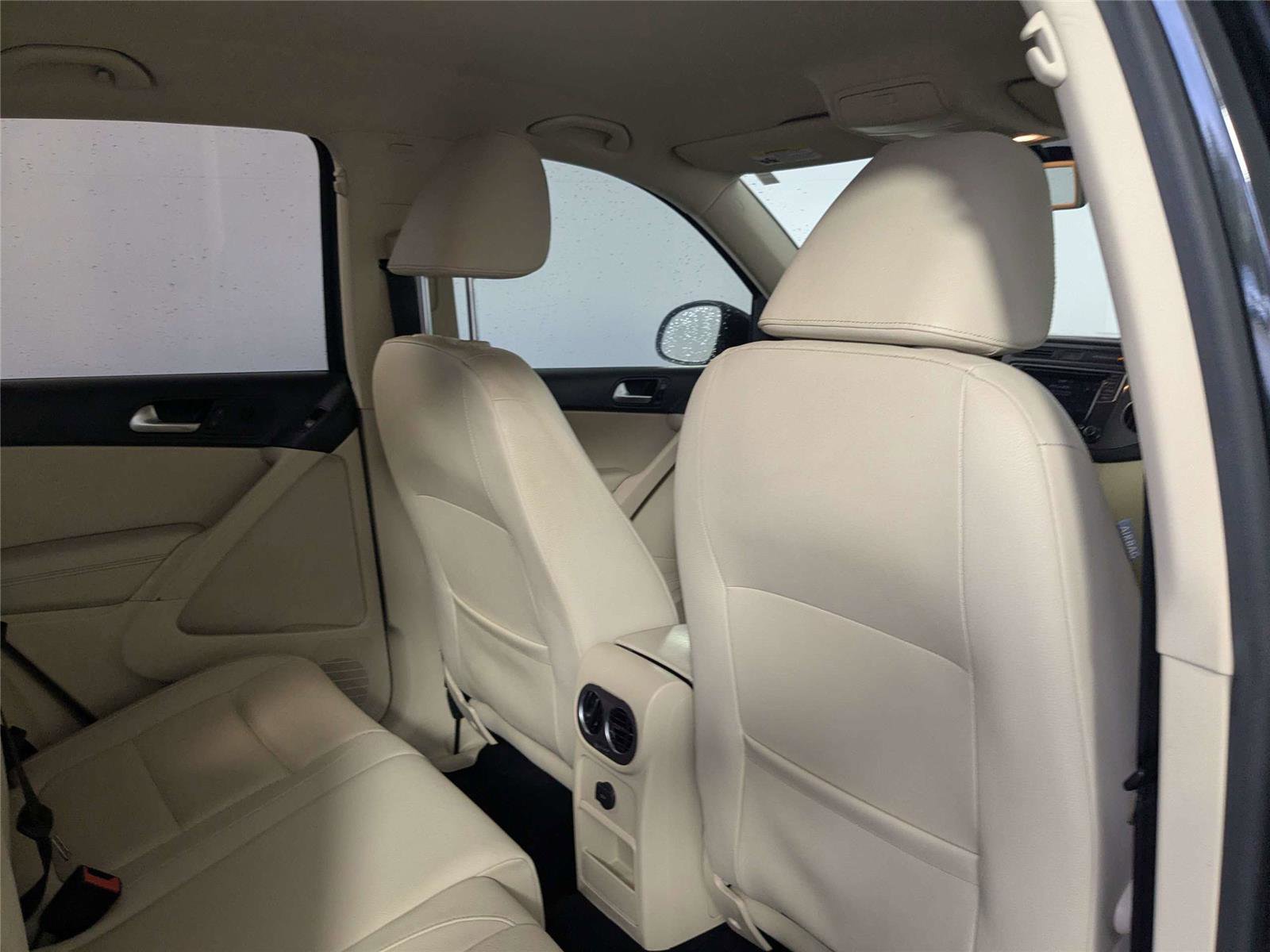 Used 2017 Volkswagen Tiguan S image 24