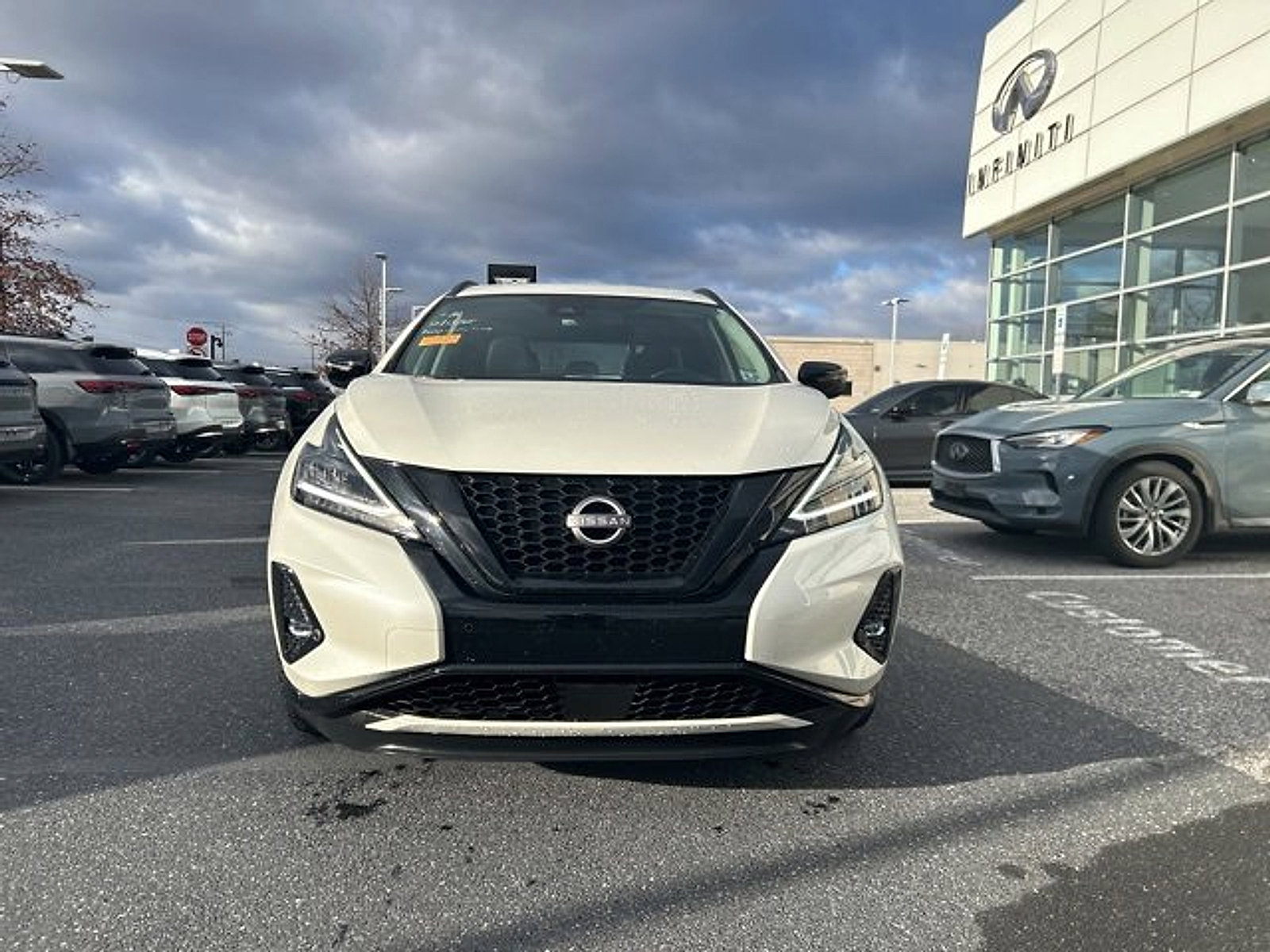 Used 2024 Nissan Murano SV w/ SV Midnight Edition Package image 2