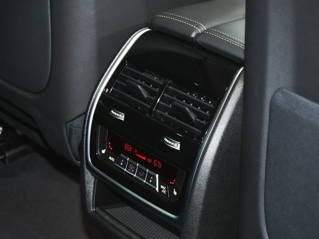 Used 2026 BMW X7 xDrive40i image 64