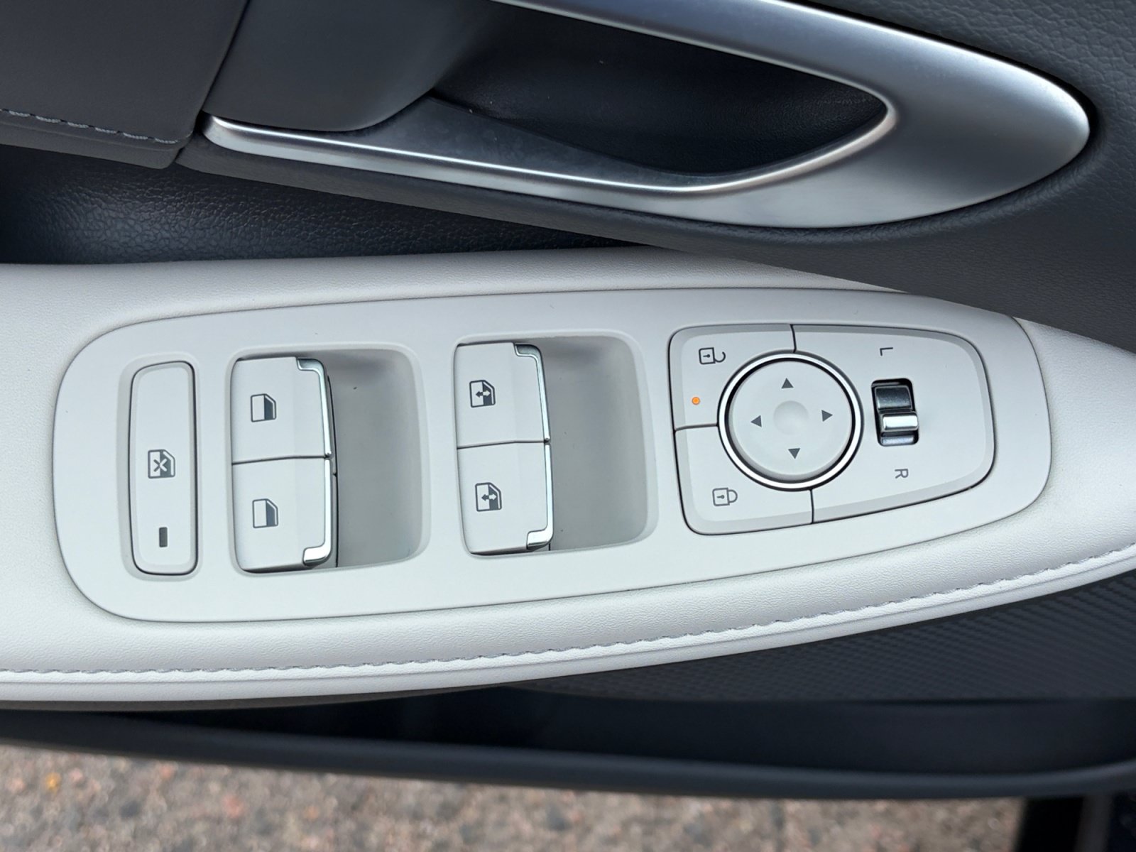 Used 2025 Hyundai Sonata Limited FWD image 13