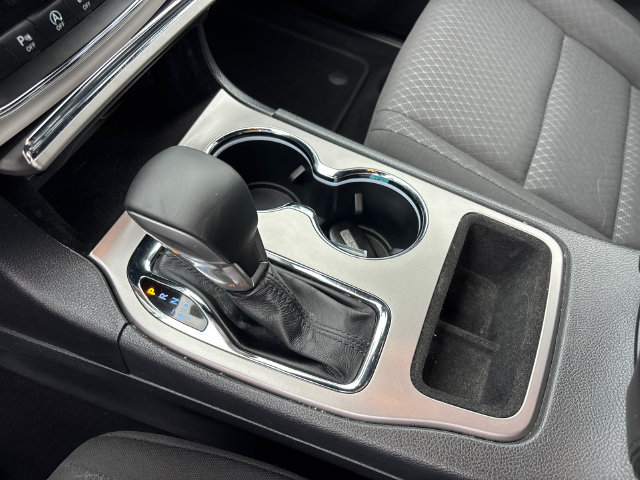 Used 2019 Jeep Grand Cherokee Laredo AWD/4WD image 23