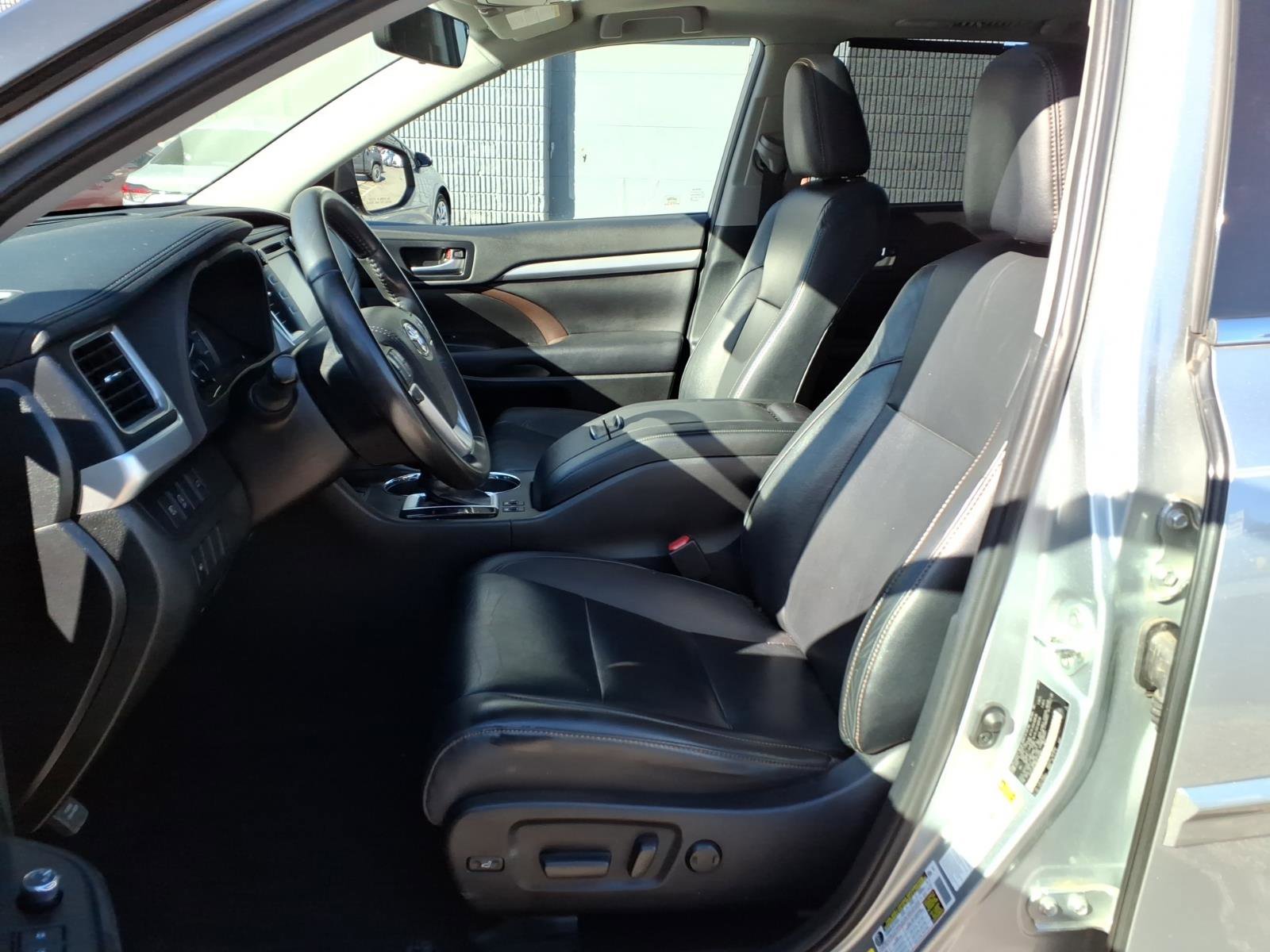 Certified 2019 Toyota Highlander XLE AWD/4WD image 16