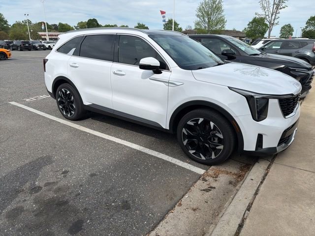 Used 2024 Kia Sorento EX w/ Panoramic Sunroof Package image 6
