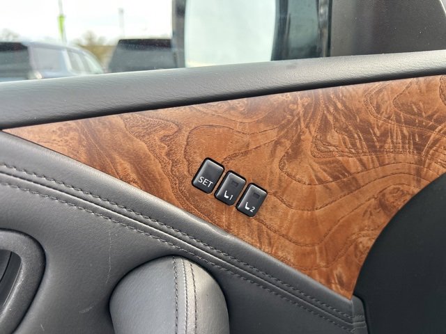 Used 2024 Nissan Armada SL w/ Captain's Chairs Package image 13