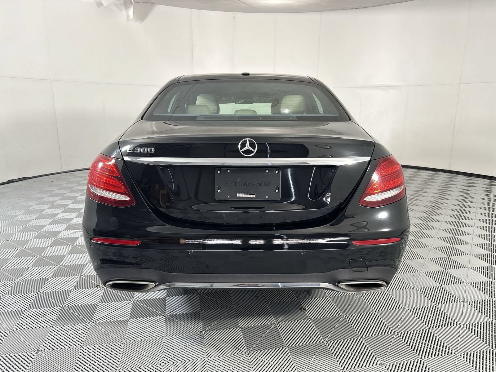 Used 2018 Mercedes-Benz E 300 image 7