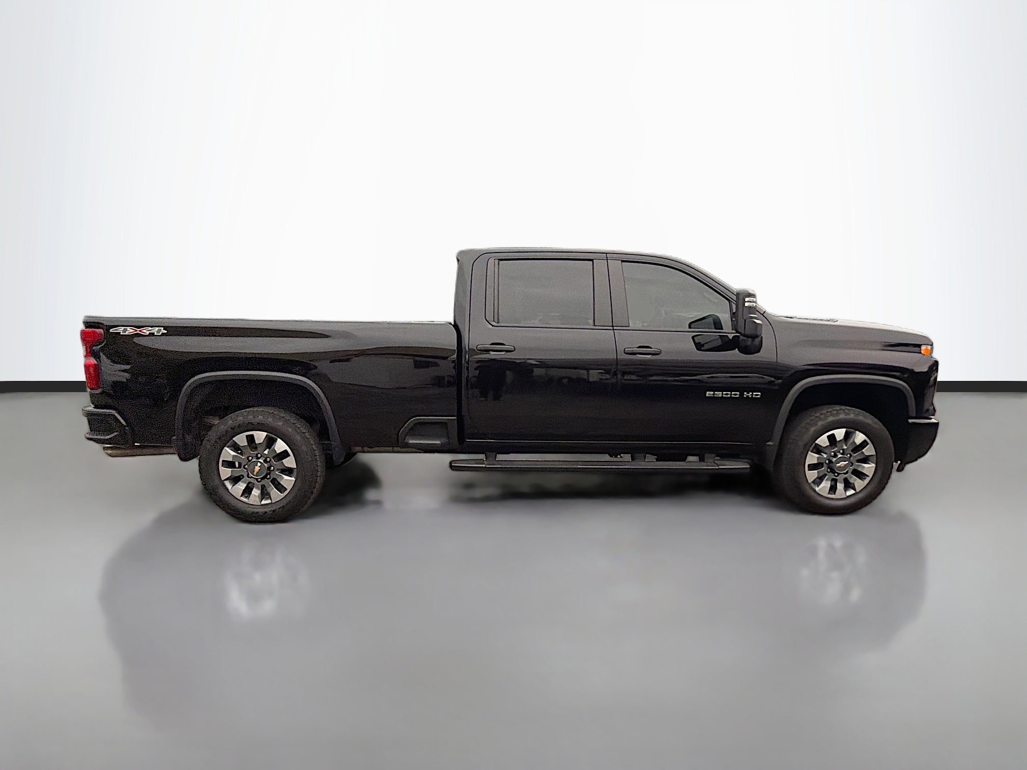 Used 2024 Chevrolet Silverado 2500 Custom w/ Custom Value Package image 2