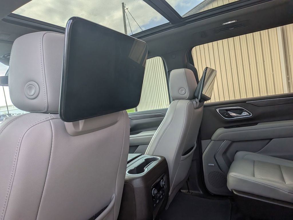 Used 2021 Chevrolet Suburban Z71 w/ Luxury Package image 26