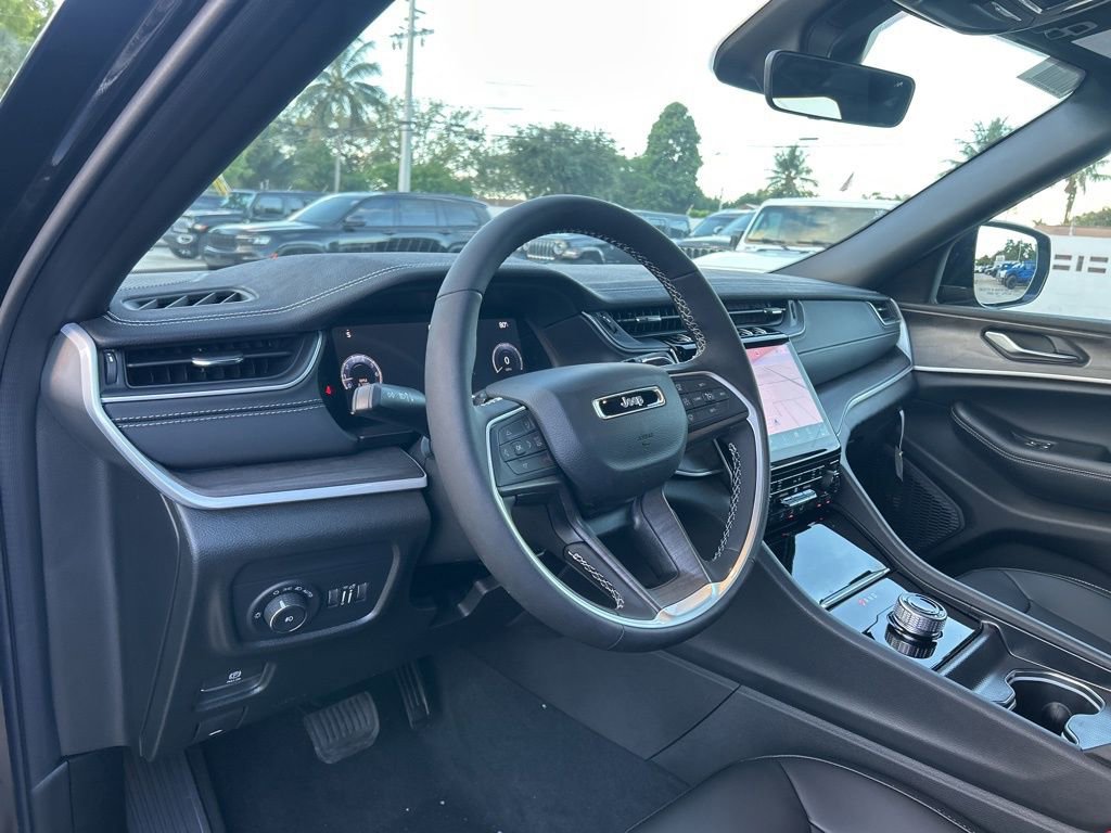 New 2025 Jeep Grand Cherokee L Limited image 10