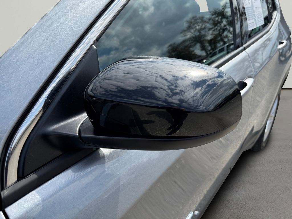 Used 2024 Jeep Compass Latitude image 11