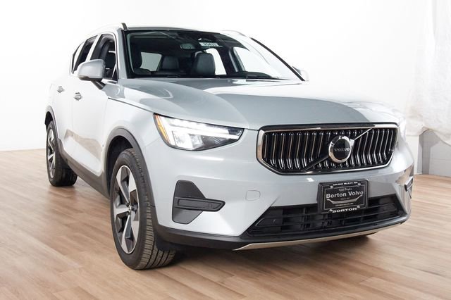 Certified 2025 Volvo XC40 B5 Core w/ Protection Package Premier image 3