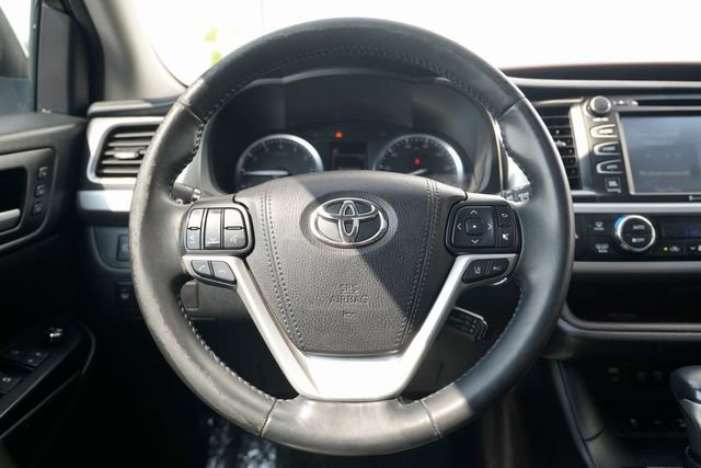 Used 2017 Toyota Highlander Limited image 42