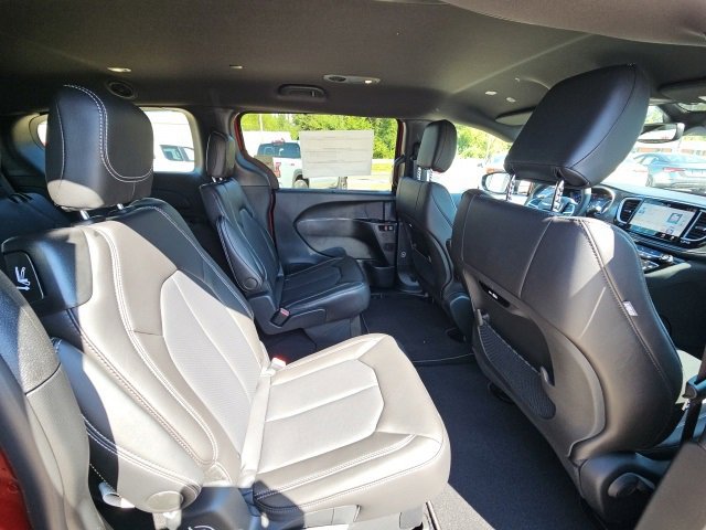 New 2026 Chrysler Pacifica Select image 26