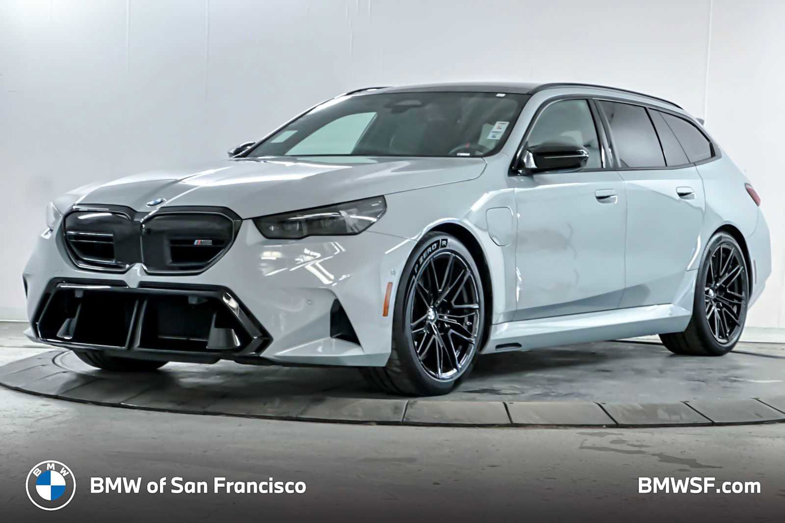 Used 2025 BMW M5 Touring w/ Executive Package image 1