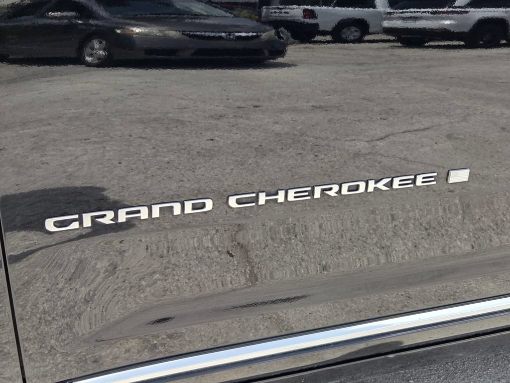 Used 2023 Jeep Grand Cherokee Summit w/ Luxury Tech Group V AWD/4WD image 14