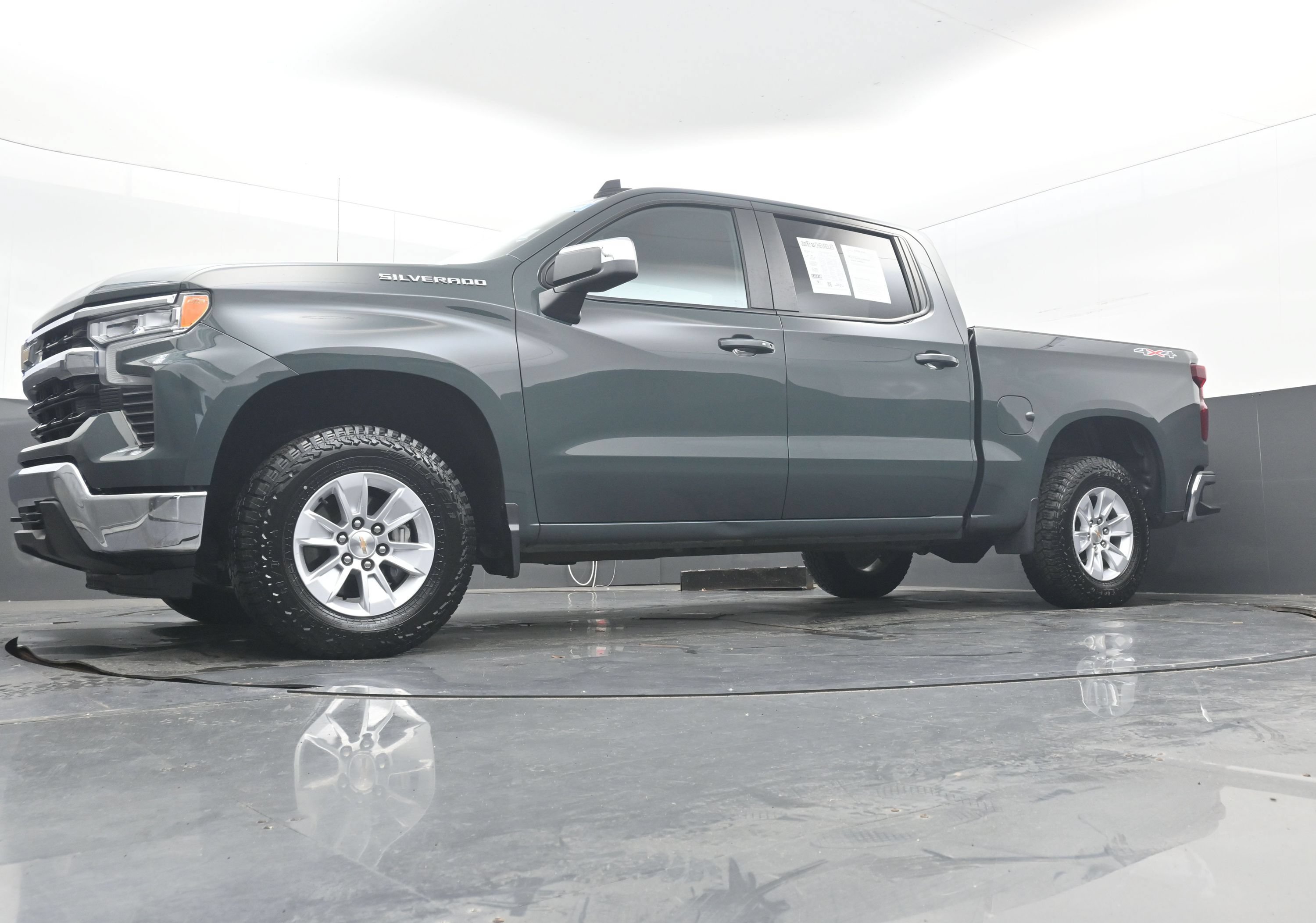 Used 2025 Chevrolet Silverado 1500 LT AWD/4WD image 25