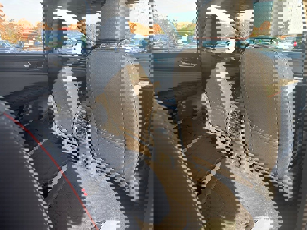 Used 2025 Volkswagen Atlas Peak Edition SE image 33