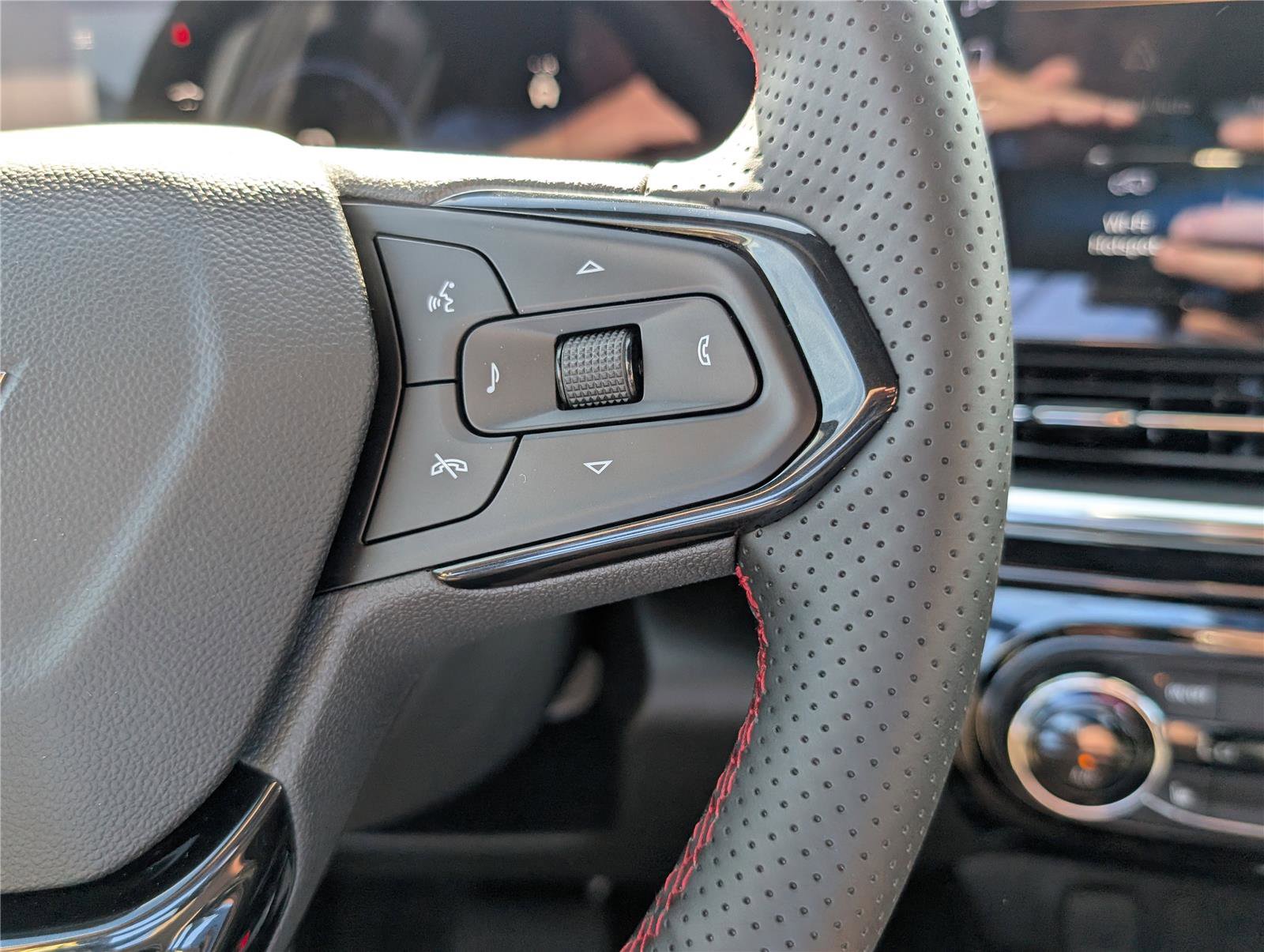 New 2026 Chevrolet Trax RS w/ Sunroof Package FWD image 19