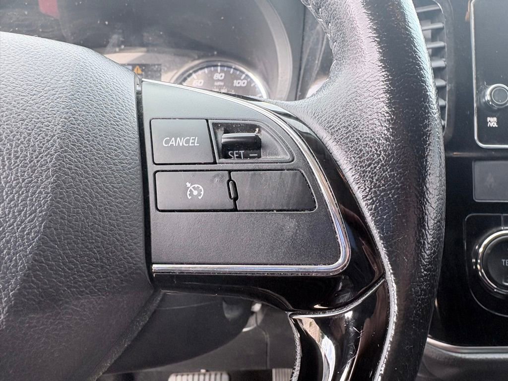 Used 2018 Mitsubishi Outlander SE AWD/4WD image 11
