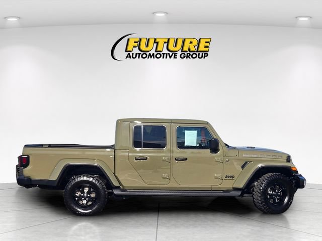 Used 2025 Jeep Gladiator Sport image 3