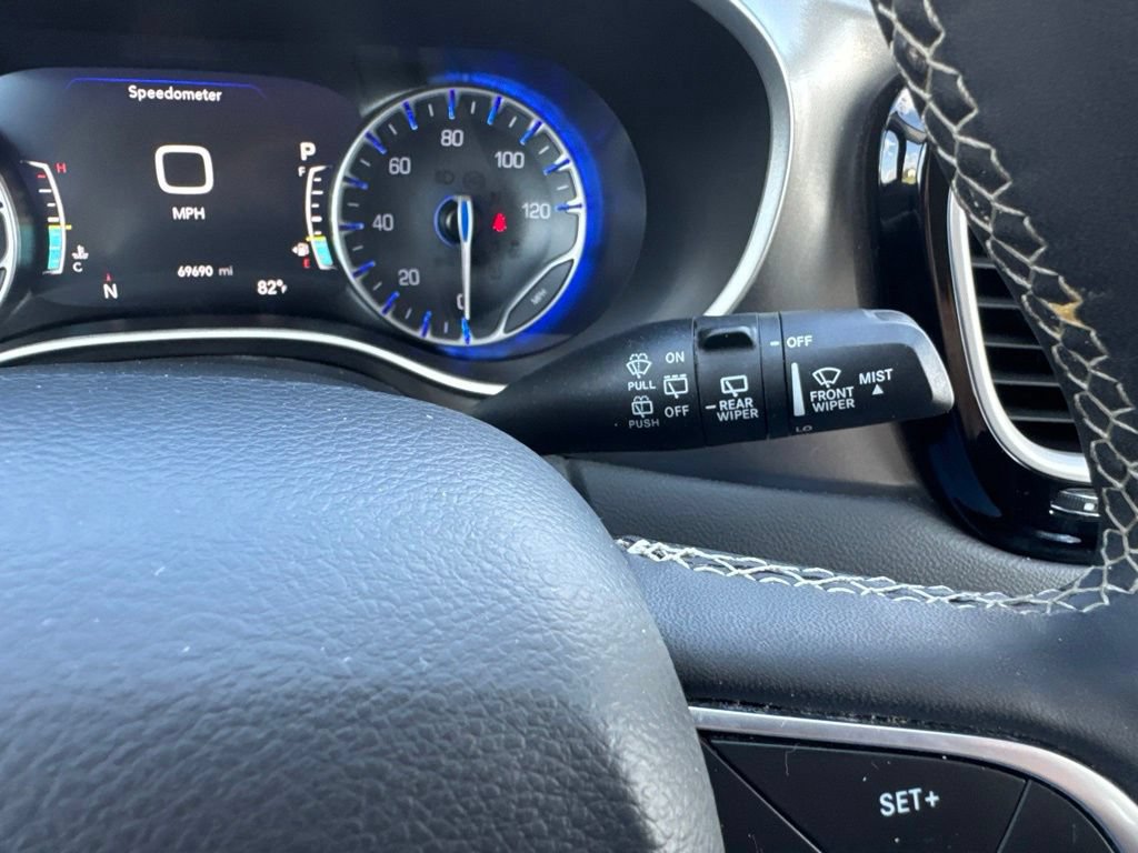 Used 2024 Chrysler Pacifica Touring-L FWD image 29
