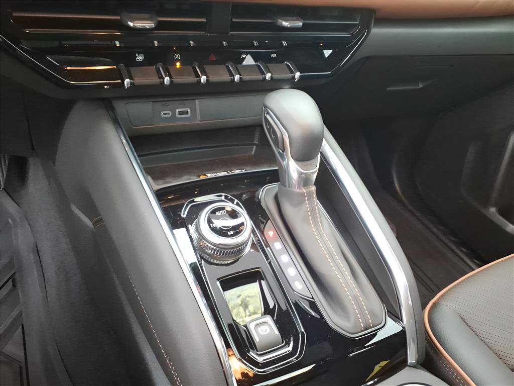 Used 2025 GMC Canyon AT4 w/ Technology Plus Package image 17