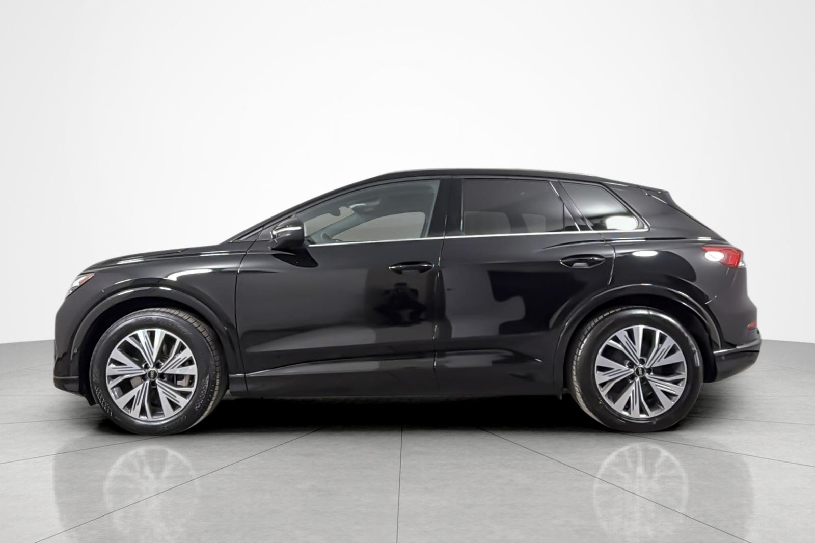 Certified 2023 Audi Q4 e-tron Premium Plus w/ Premium Plus RWD image 2