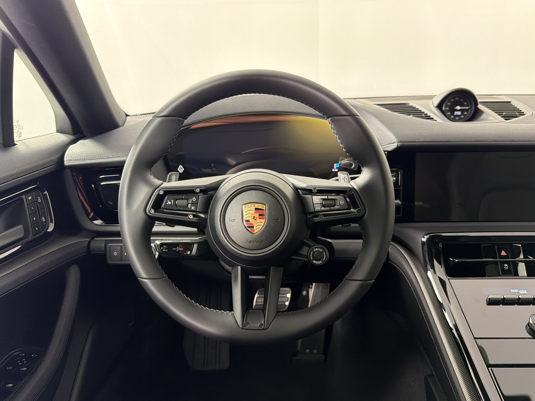 New 2026 Porsche Panamera image 21