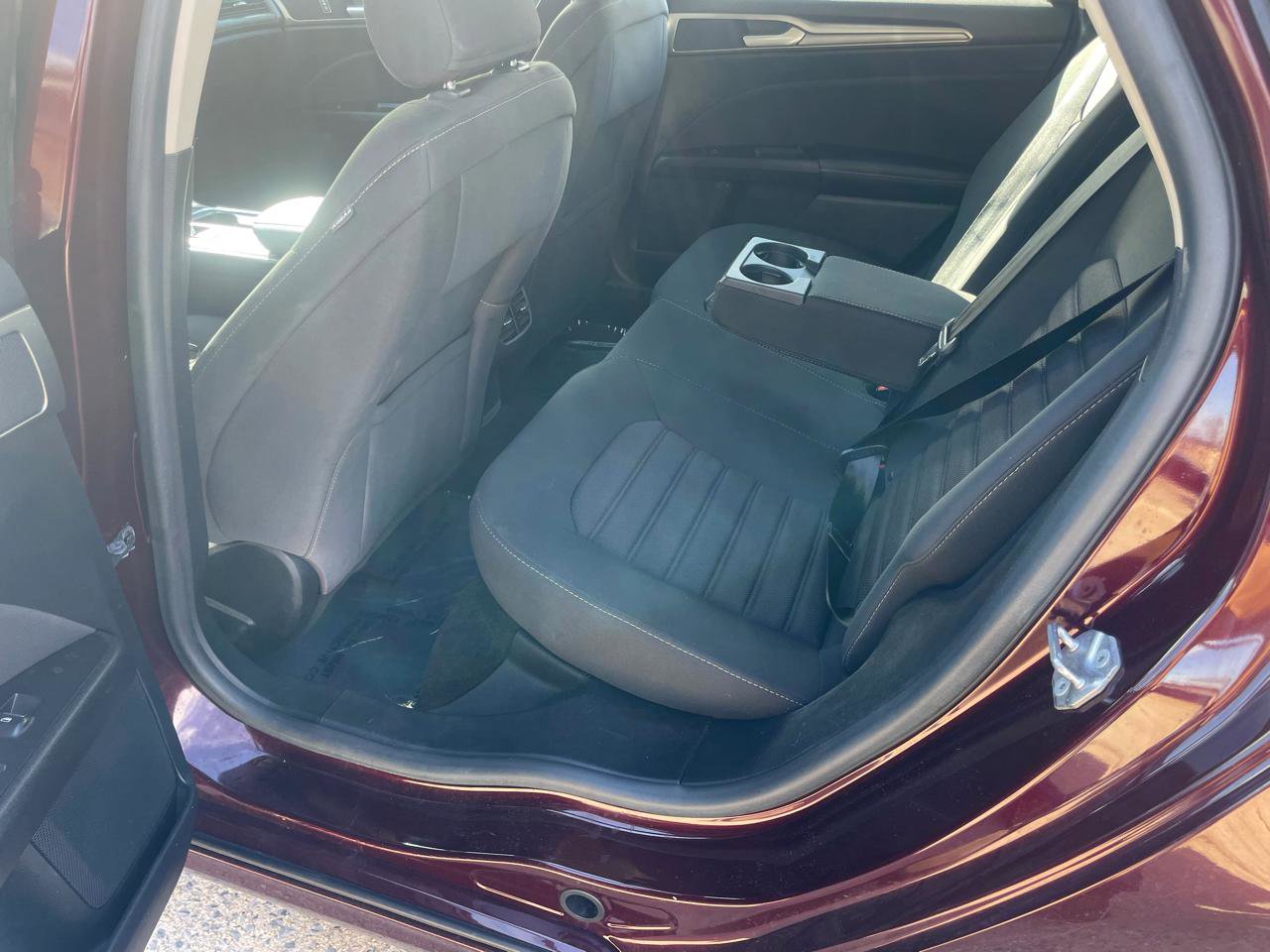 Used 2017 Ford Fusion SE w/ Fusion SE Technology Package image 40