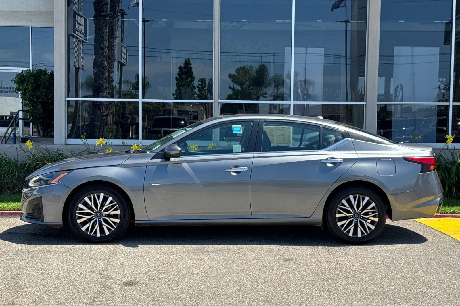 Used 2023 Nissan Altima 2.5 SV FWD image 7