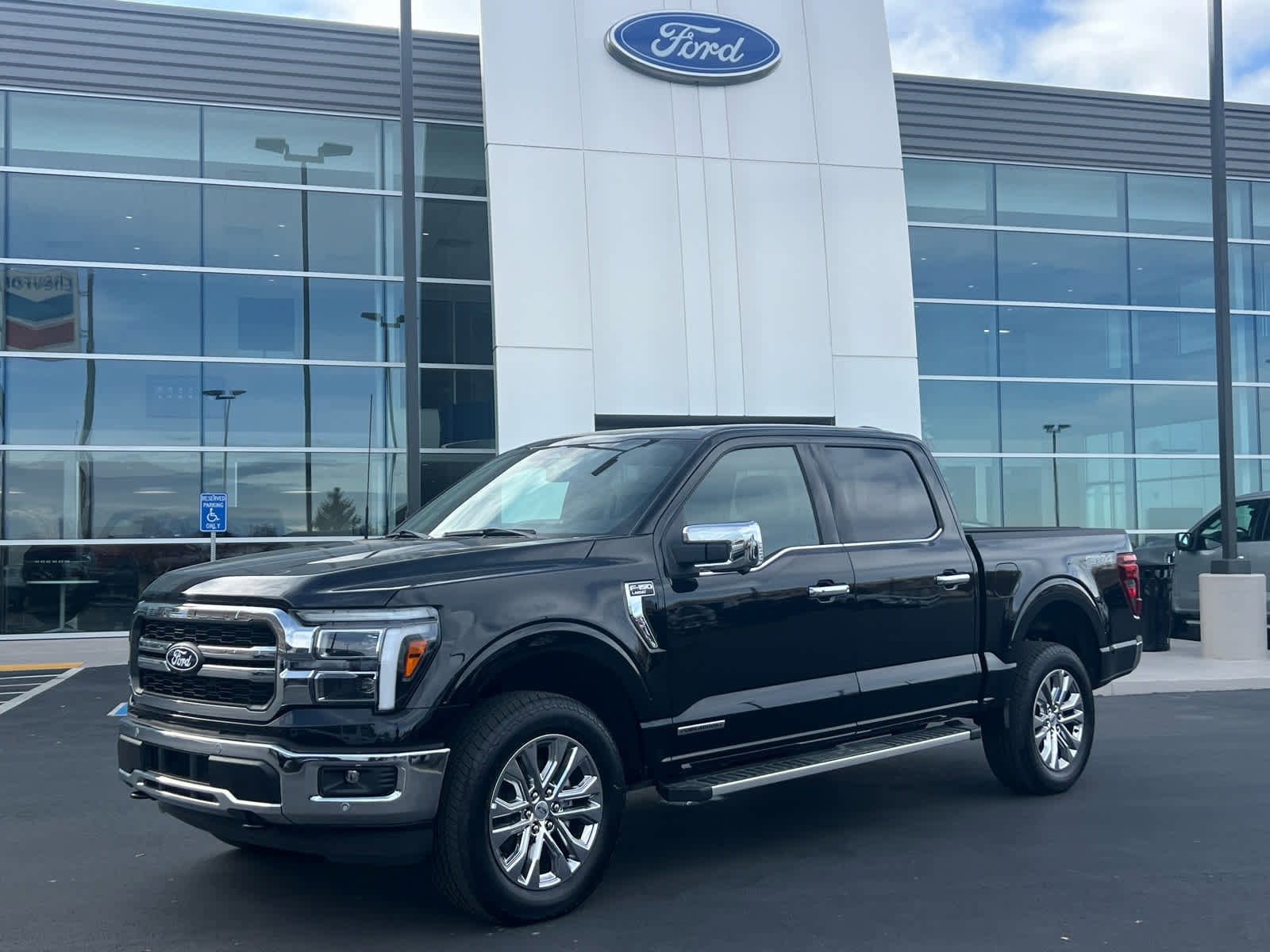 New 2025 Ford F150 Lariat w/ Equipment Group 501A Mid