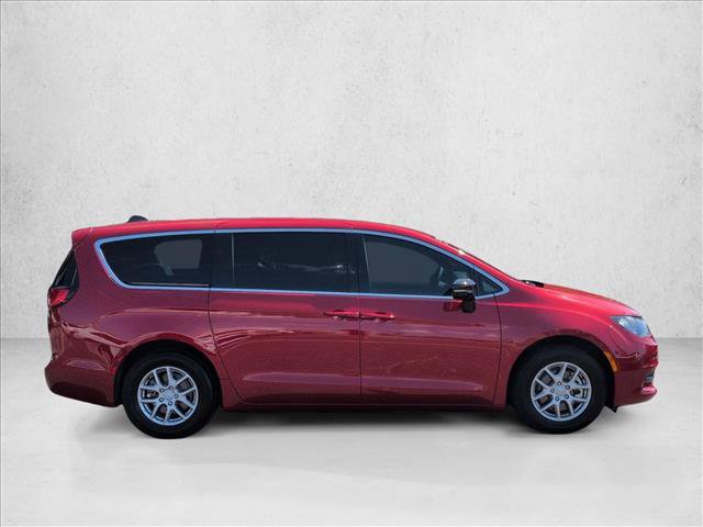 Used 2026 Chrysler Voyager LX FWD image 4